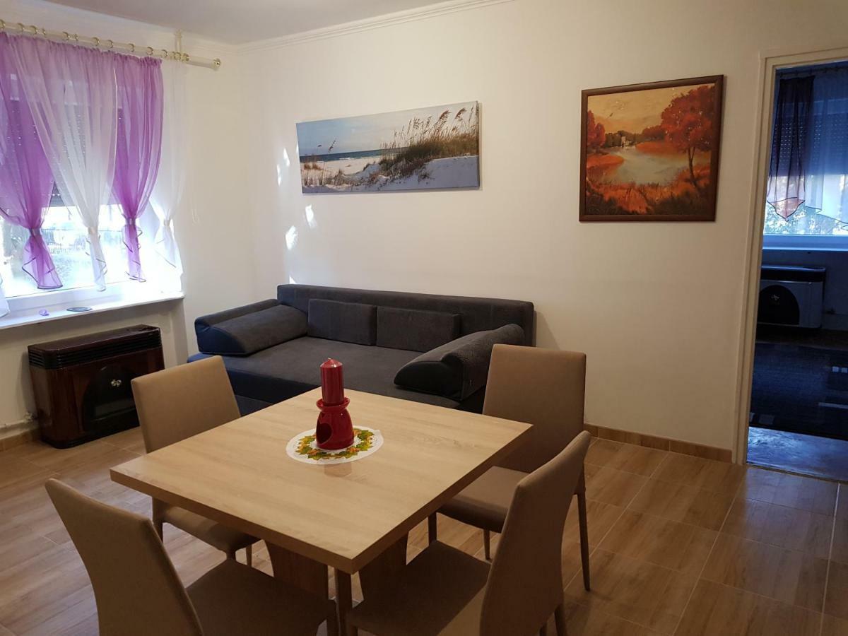 Lia Apartman Kiskunhalas Extérieur photo