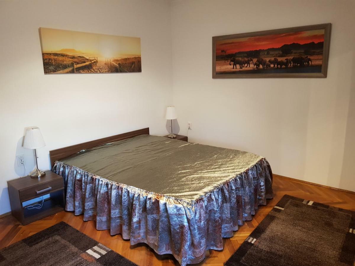 Lia Apartman Kiskunhalas Extérieur photo